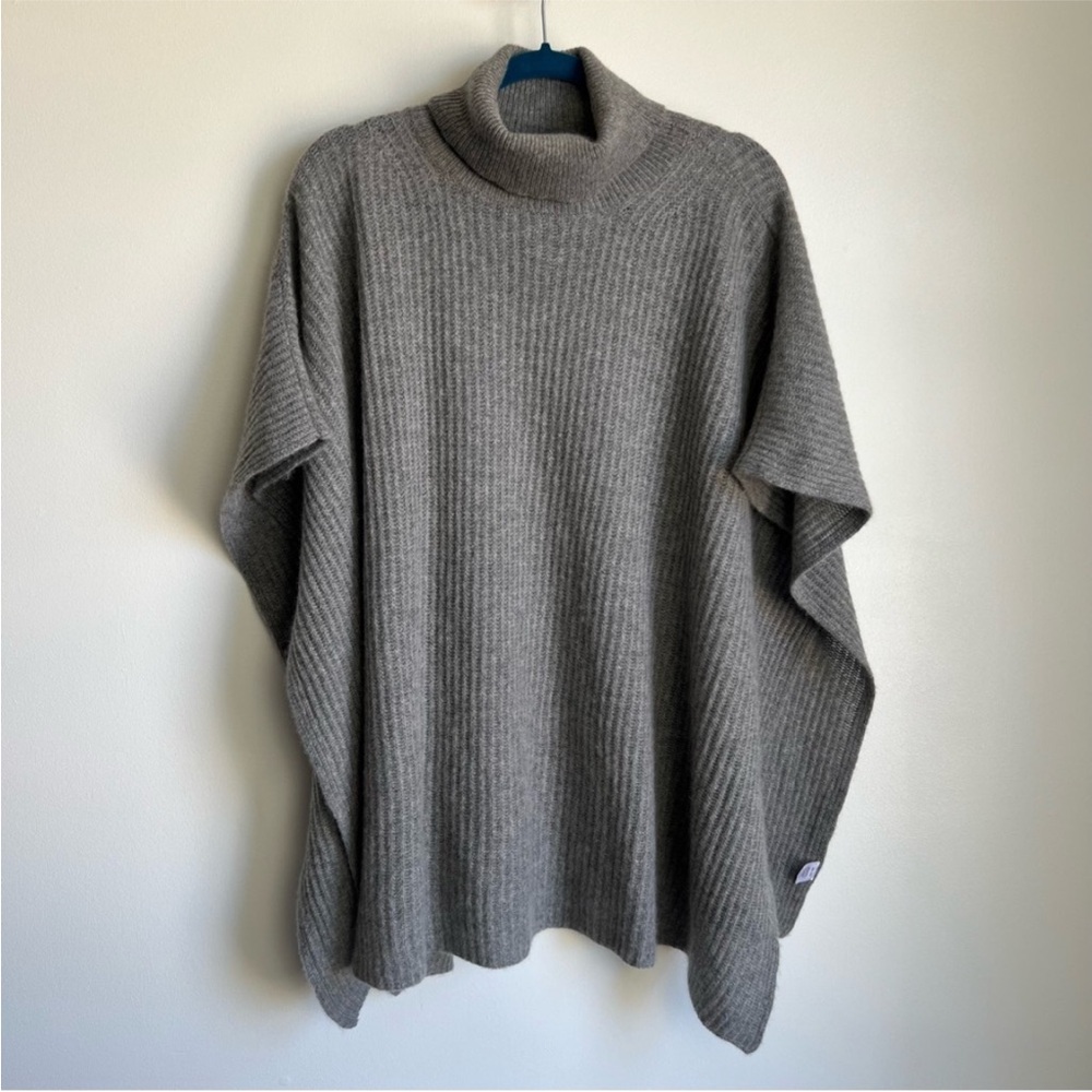 Halogen : 100% Cashmere Poncho Sweater